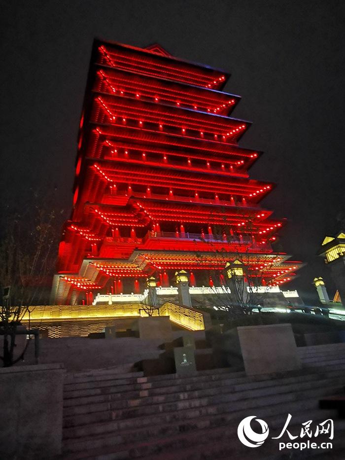 黄河楼夜景。人民网记者 赵光霞摄
