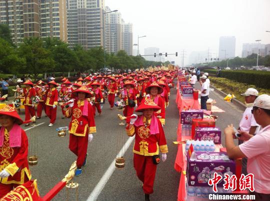 两岸上万民众喜迎昆山慧聚妈祖“回家”（图）