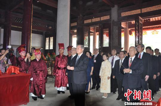 首届海峡两岸联合祭孔大典在福州举行