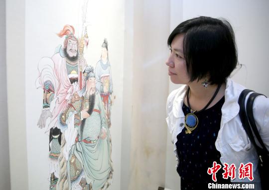 台湾独臂工笔画家陈振益办展 期待与大陆同行交流