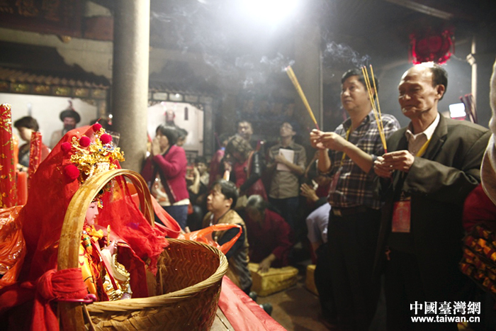 妈祖信众进香祈福