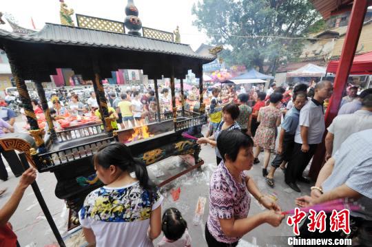 闽台同“乞龟”普度求平安