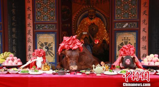 甘肃民间举行祭祀典礼两岸民众共祭伏羲（图）