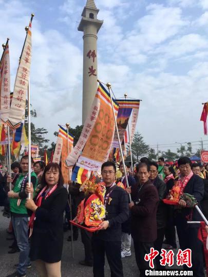 福清城隍爷神像参加高雄佛光山举办的“神明联谊会”。　邢国慢 摄