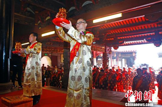 两岸嘉宾共祭保生大帝 郑伟明 摄