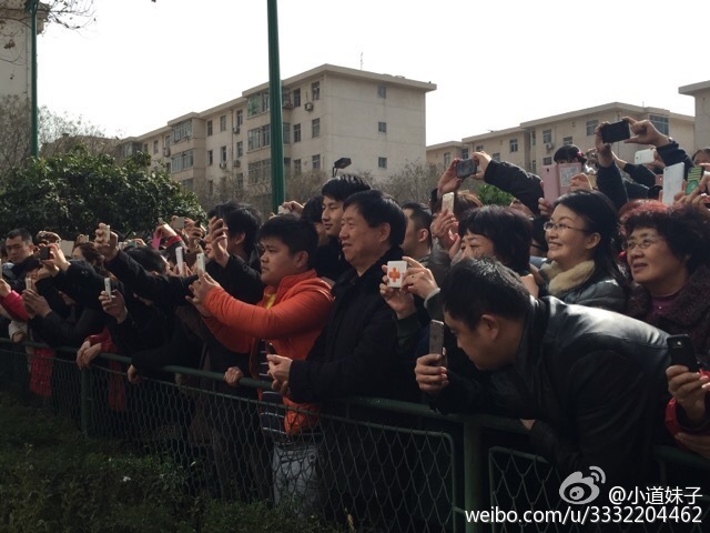 习近平现身西安社区 现场向大家拜年