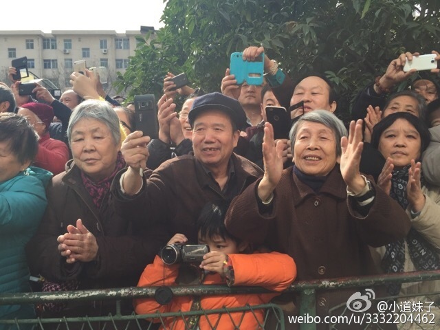 习近平现身西安社区 现场向大家拜年