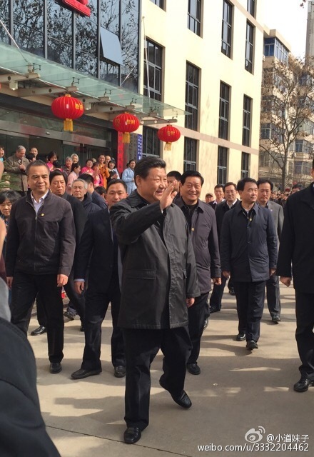 习近平现身西安社区 现场向大家拜年