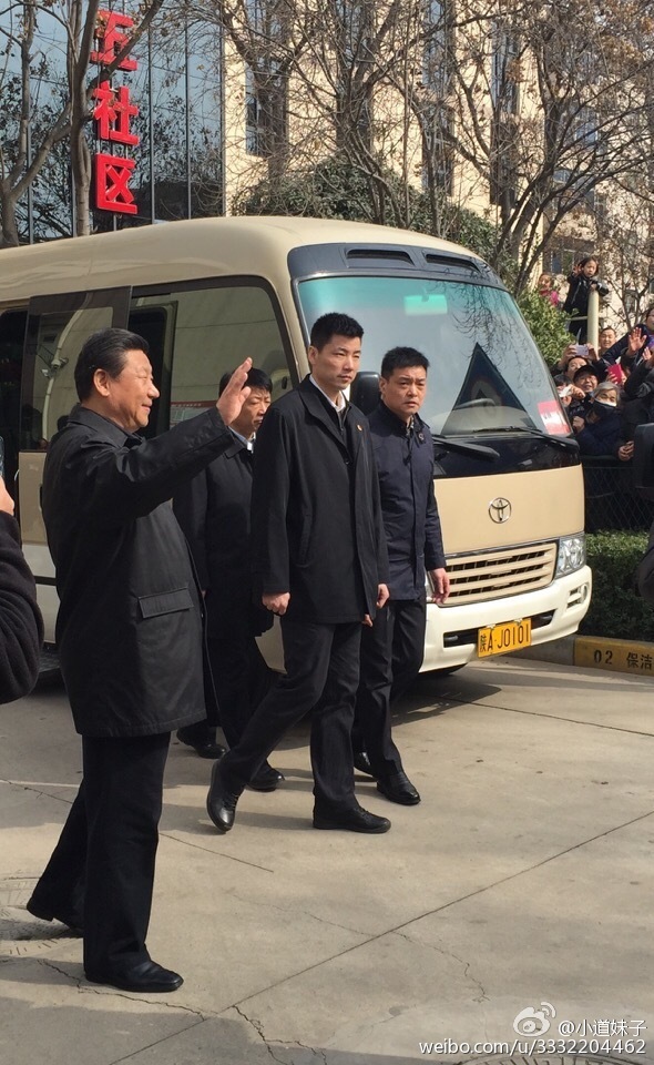 习近平现身西安社区 现场向大家拜年