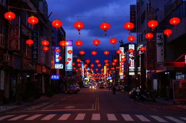 今年亮点将一路从花莲火车站蔓延到金三角商圈，再延伸到吉安黄昏市场