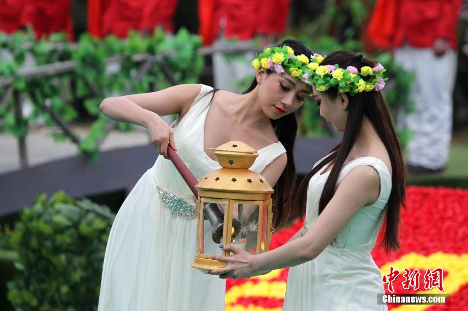 清明节美女使者穿圣洁礼服传承薪火