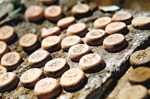 秦皇岛发现明长城守卫将士自制象棋（图）