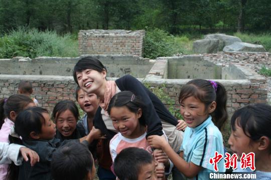 女作家与《山寨》志愿者的故事：汶川的治愈与感恩