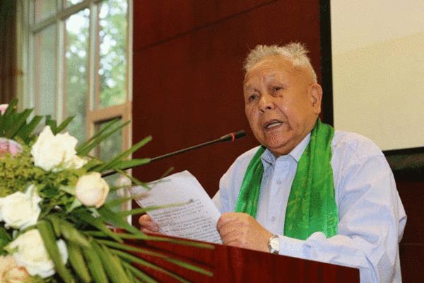 北京大学中国诗歌研究院院长谢冕教授致辞