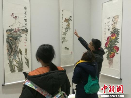 齐白石传人张剑峰个人作品世界巡回展在四川绵阳亮相