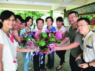 台湾学生“花”心思谢师花束用苋菜做（图）